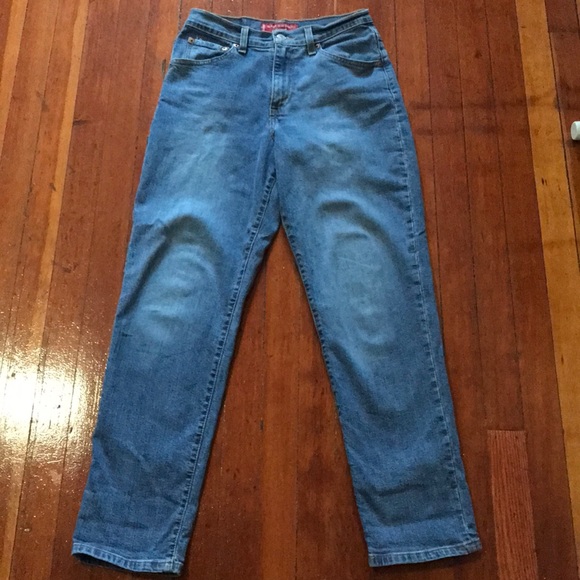 Levi’s High-Rise Mom Jeans - Picture 2 of 8